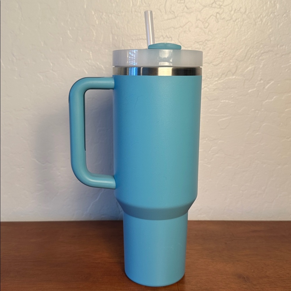 Stanley 40 oz Quencher 2023 Pool color - Picture 4 of 9